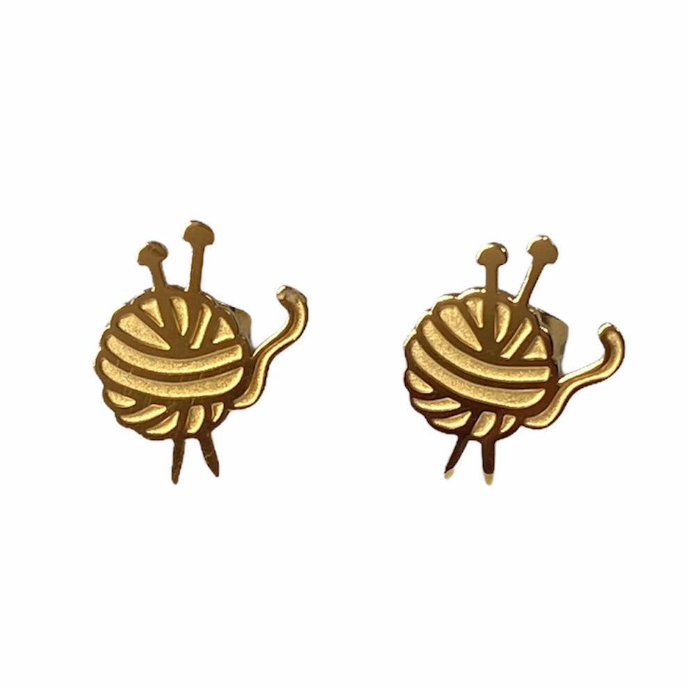 Knitting Needles and Yarn Studs Gold