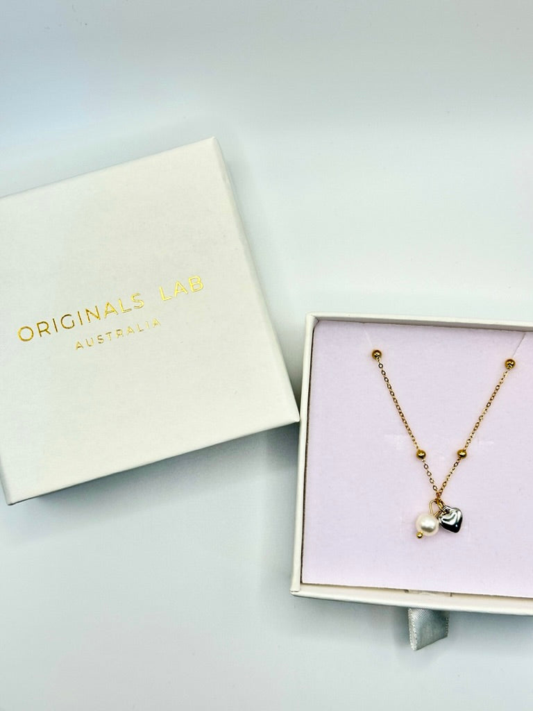 Satellite chain necklace with natural pearl and heart charm