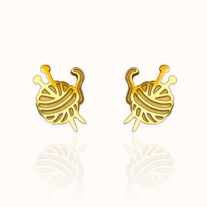 Knitting Needles and Yarn Studs Gold